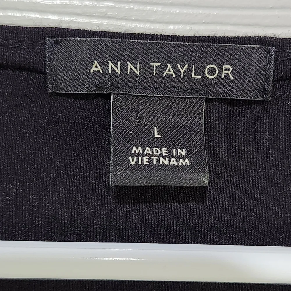 Ann Taylor Women's Black V-Neck Tie-Front Top Size Large
